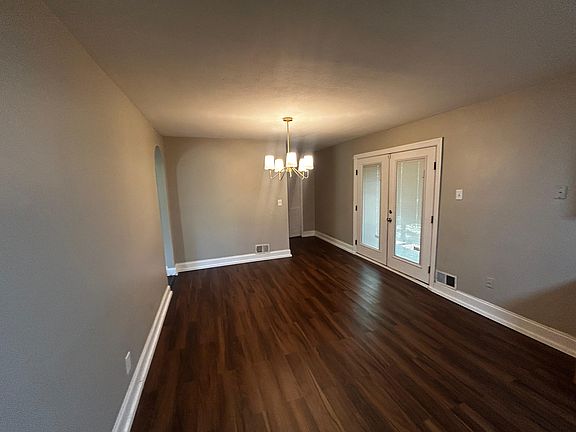 4th image of 998 Oakton Dr SW #0