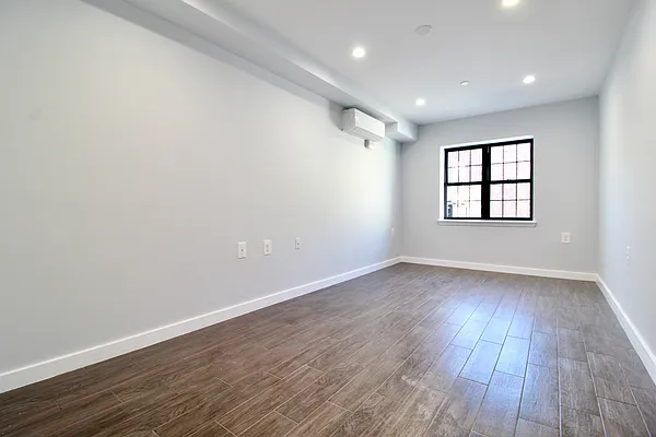 Rented by New York Realty Minimax Inc | media 9