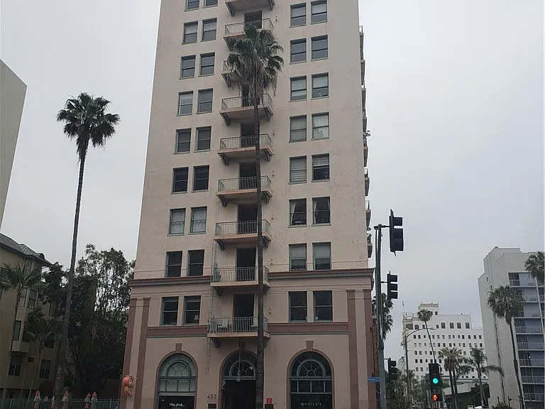 455 E Ocean — Photo 1