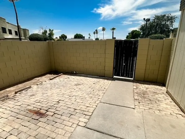 5861 N 48th Ave, Glendale, AZ 85301