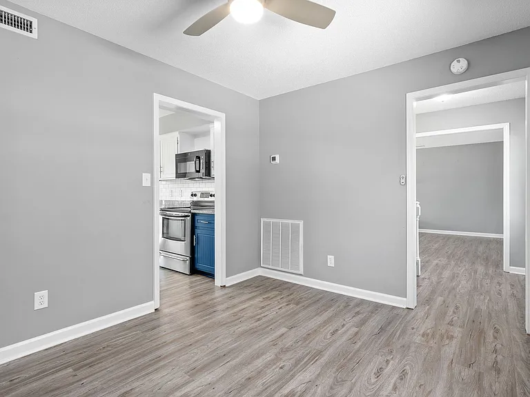 830 Iris Ln — Photo 15