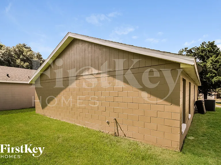 7591 Groveoak Dr — Photo 15