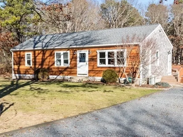 40 Chartwell Dr, Bourne, MA 02532