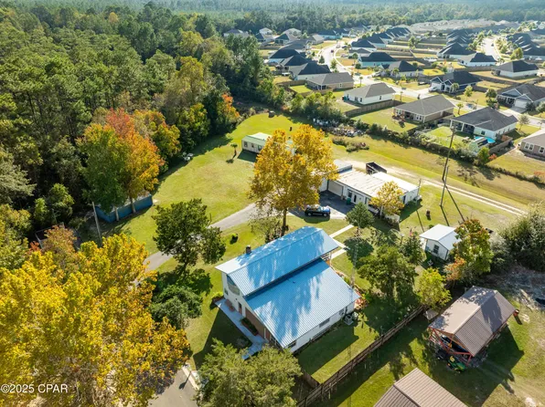 176 Bourbon St, Freeport, FL 32439