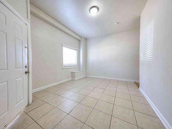 4th image of 3652 Bates St Unit 3654