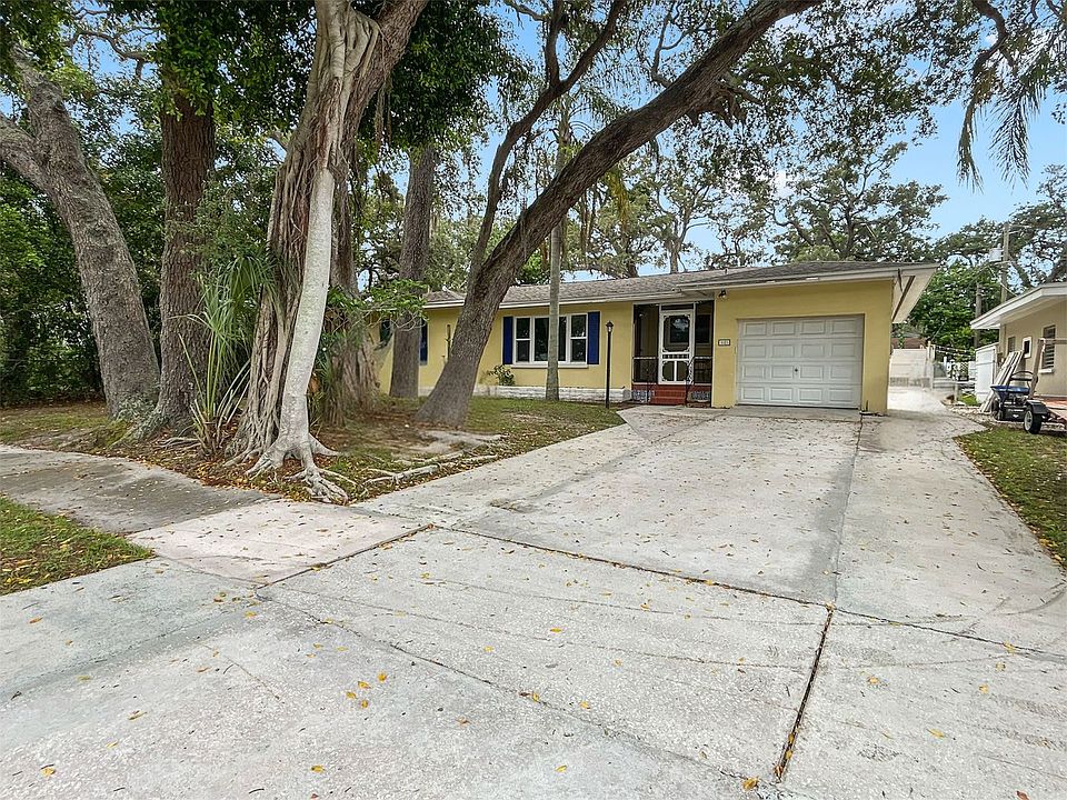 1st image of 1021 Iroquois St
