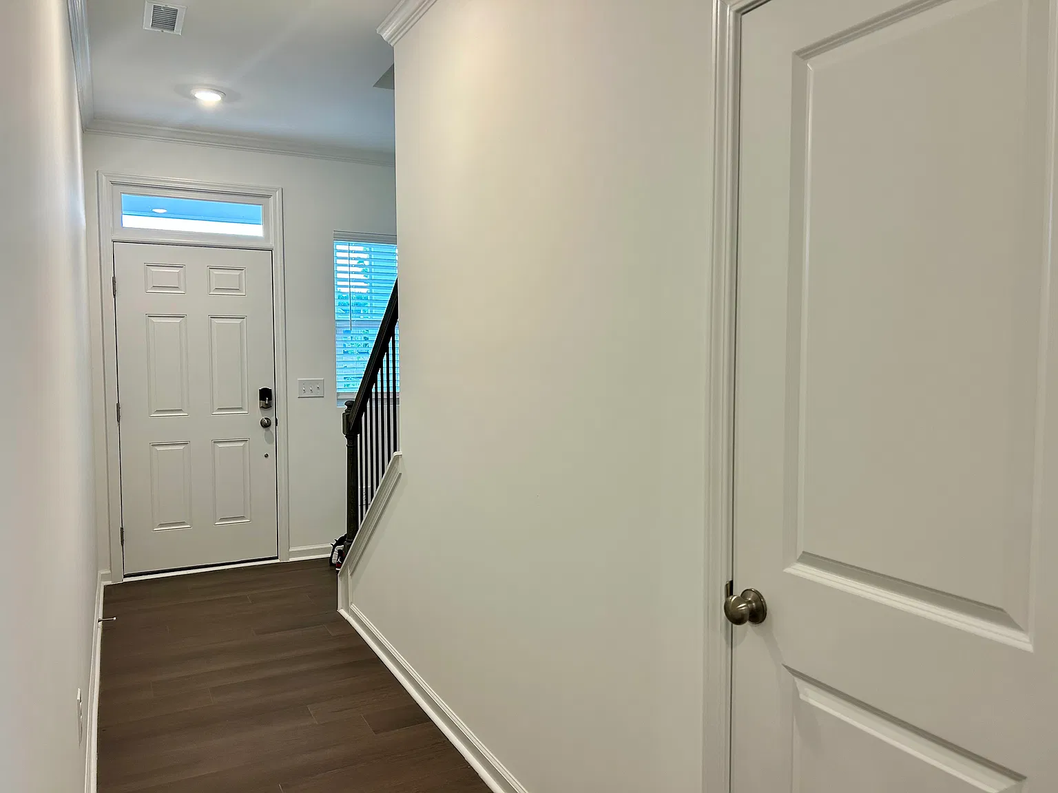 5 bed, 2375 sqft, $2,300 — Photo 3