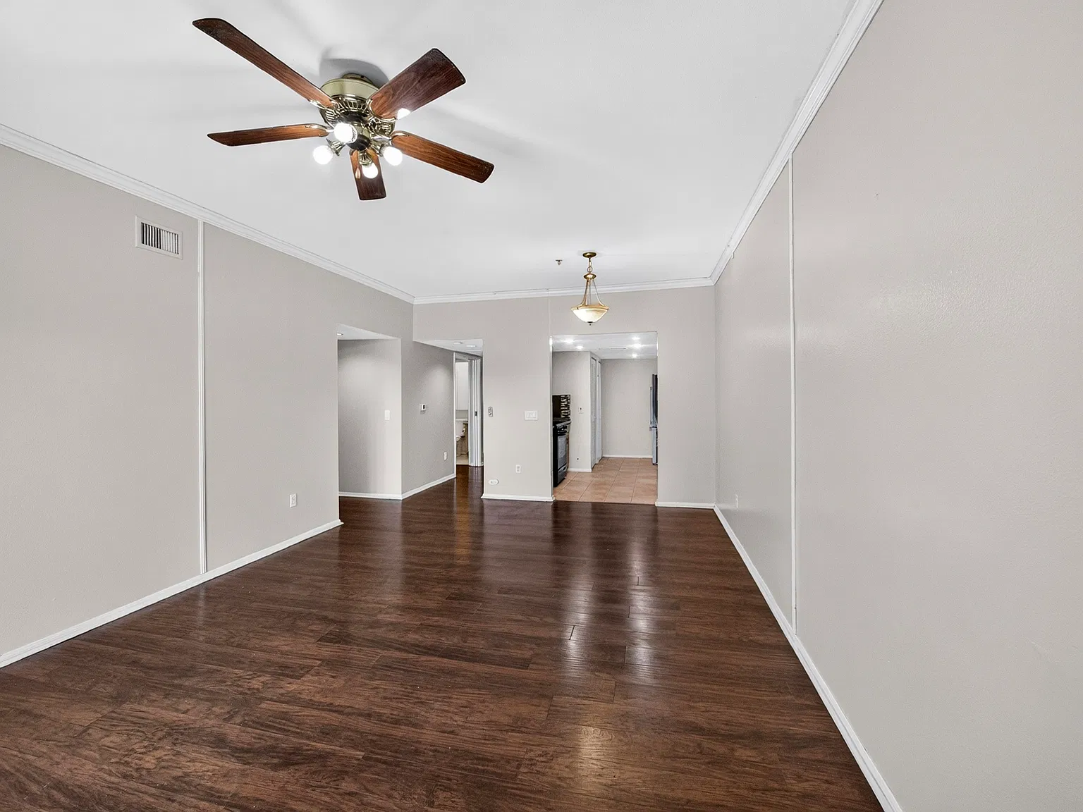 11124 Burbank Blvd — Photo 4