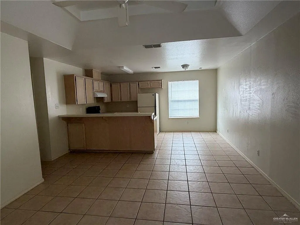 2 bed, 2.0 bath, 864 sqft, $825 — Photo 3