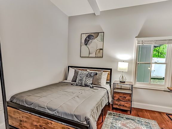 4th image of 528 Lawton Ave #14926214