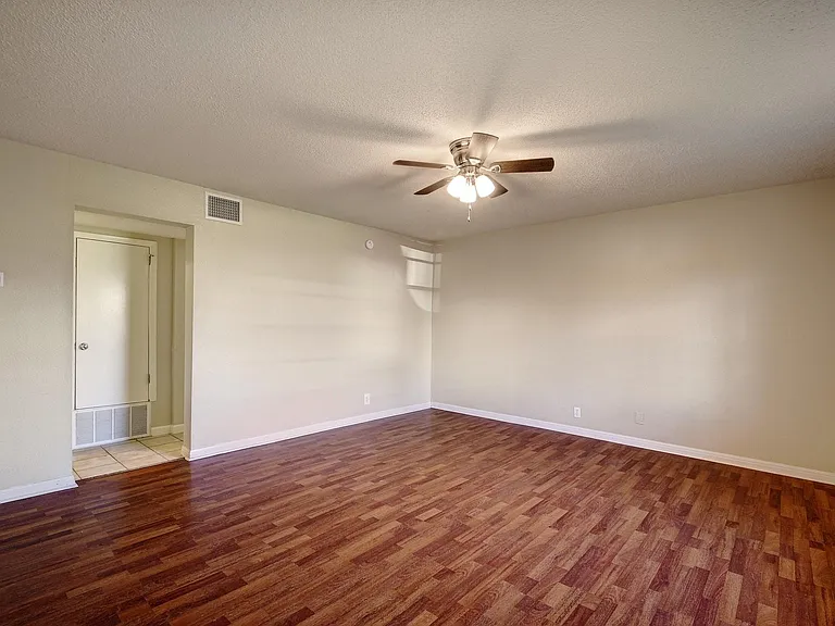 1704 E M Franklin Ave #C — Photo 5