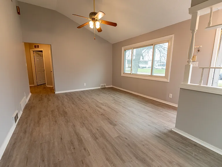 23072 Lauren Ave — Photo 17
