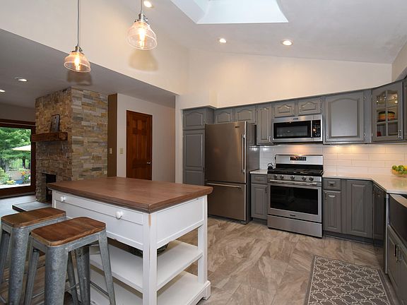 3rd image of 3559 E Norport Dr