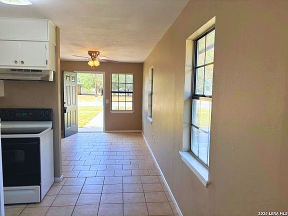 5th image of 1014 E San Antonio