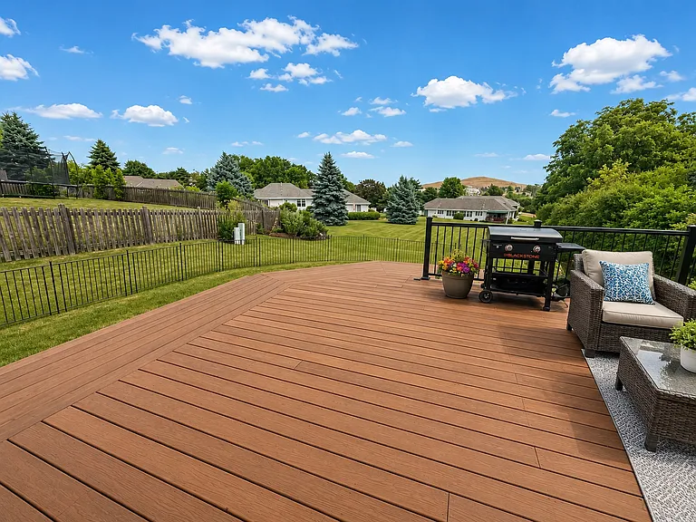 W143N9638 Amber Dr — Photo 15