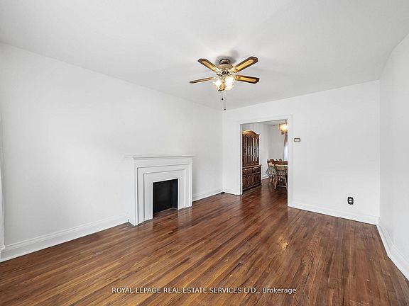 3rd image of 616 Old Weston Rd