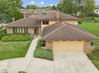 8918 Wheeler Dr, Orland Park, IL 60462