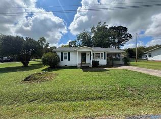 52 Page St, Woodville, AL 35776