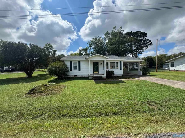 52 Page St, Woodville, AL 35776