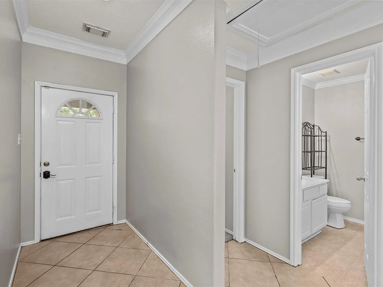 3 bed, 2.0 bath, 1558 sqft, $1,900 — Photo 2