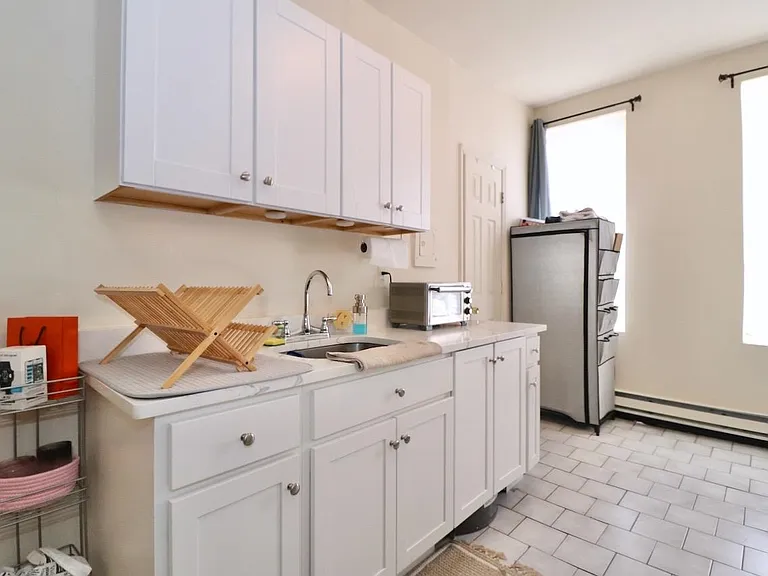 510 Adams St #2R — Photo 9