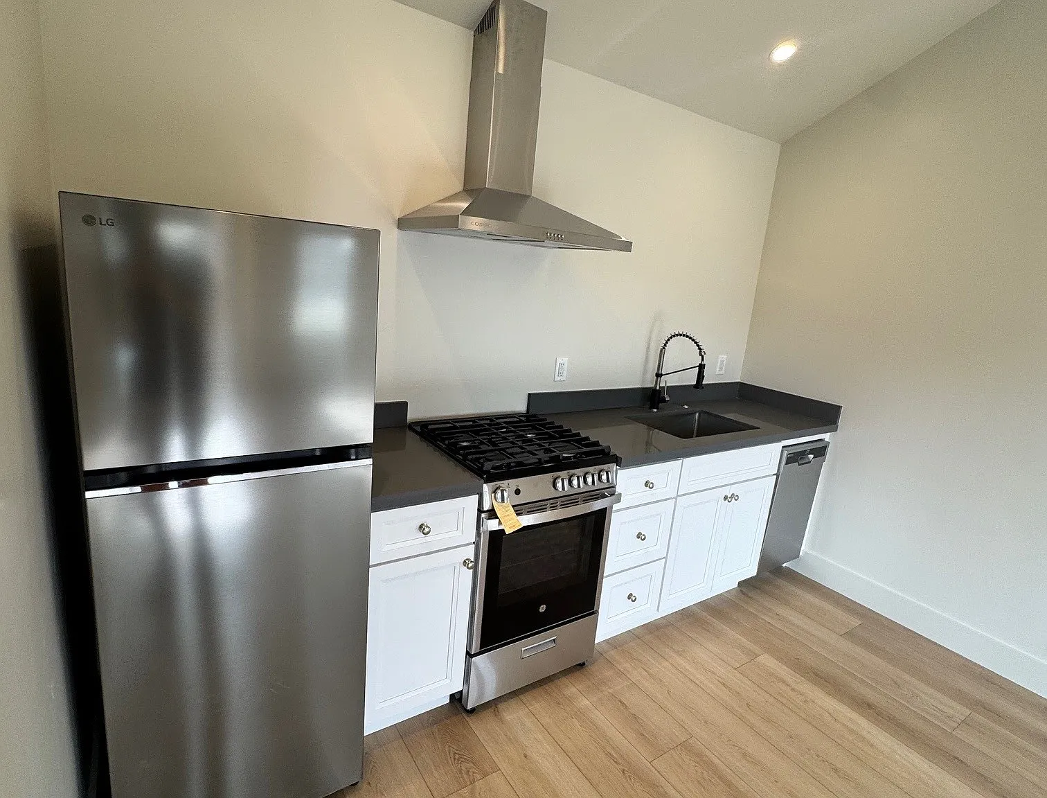Studio, 475 sqft, $2,750 — Photo 2