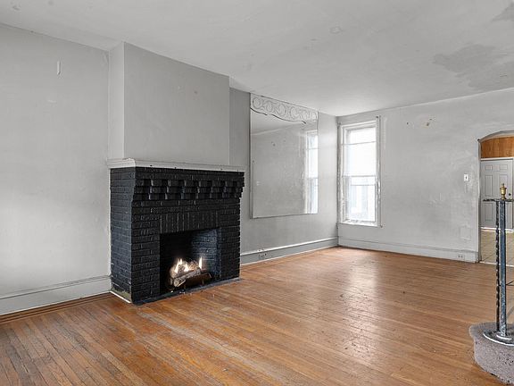 2nd image of 4318 Devereaux St