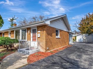 6 55th St, Downers Grove, IL 60515