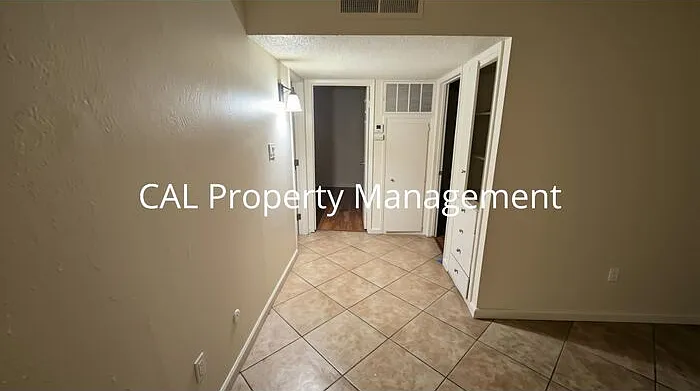2 bed, 1.0 bath, 774 sqft, $1,395 — Photo 2