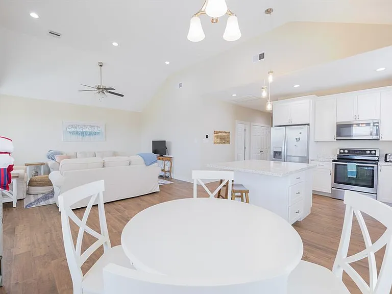 4129 Fort Bend Dr — Photo 6