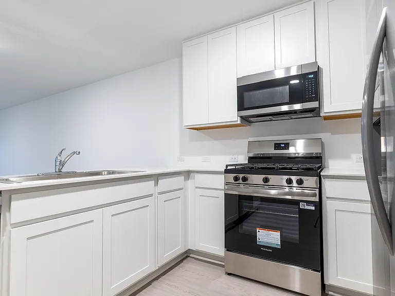 31406 Pratola Serra Cir — Photo 10