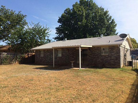 2nd image of 431 W Hillcrest Dr