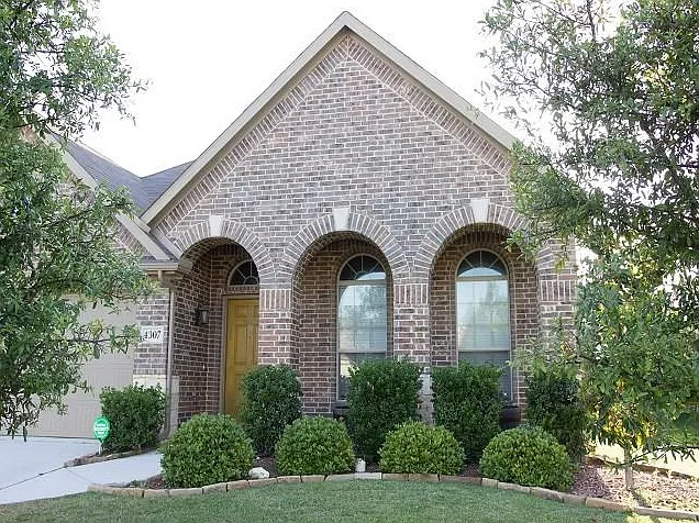 4 bed, 1865 sqft, $2,395 — Photo 4
