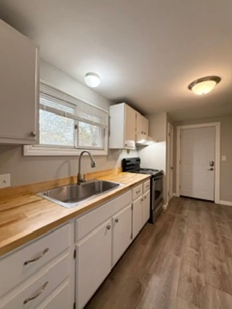 61 Pleasant St — Photo 2