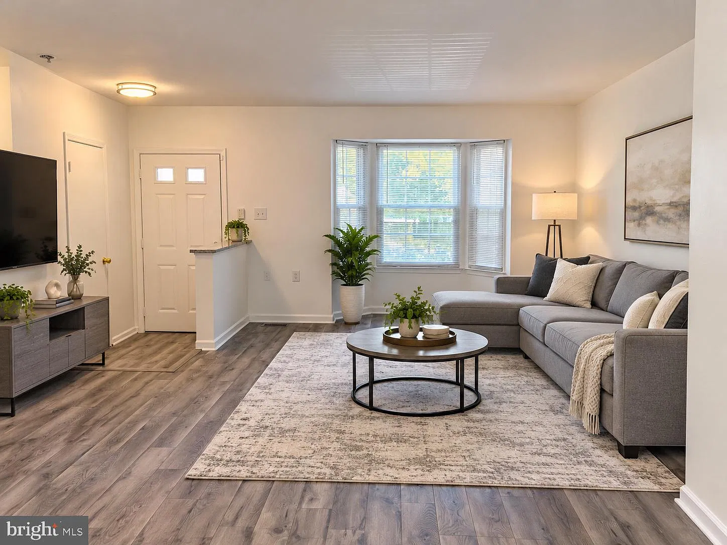 3 bed, 4.0 bath, 1900 sqft, $2,750 — Photo 2