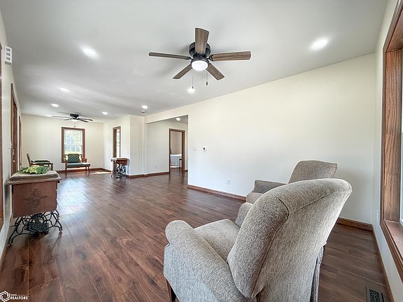 4th image of 716 1st Ave NE
