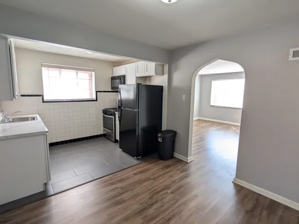 5825 Sunshine Dr, Saint Louis, MO 63109