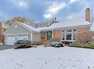 1880 Maine Dr, Elk Grove Village, IL 60007