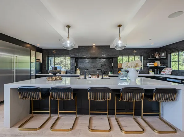 19625 Redding Dr, Salinas, CA 93908