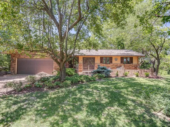 1901 Apple Blossom Ln, Columbia, IL 62236