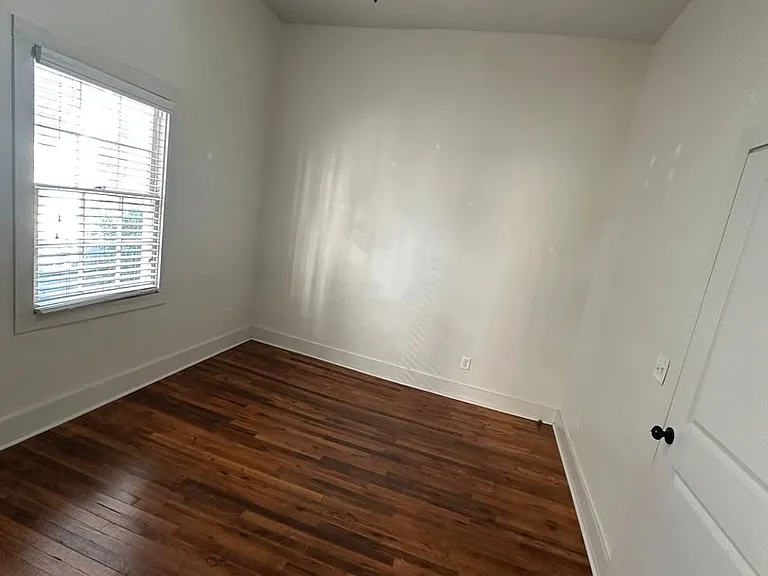 614 E Henry St — Photo 18