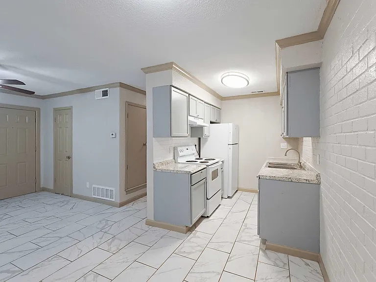 Ambassador Apartments — Photo 45