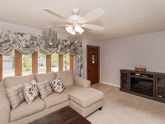 4th image of 1114 Hillside Dr