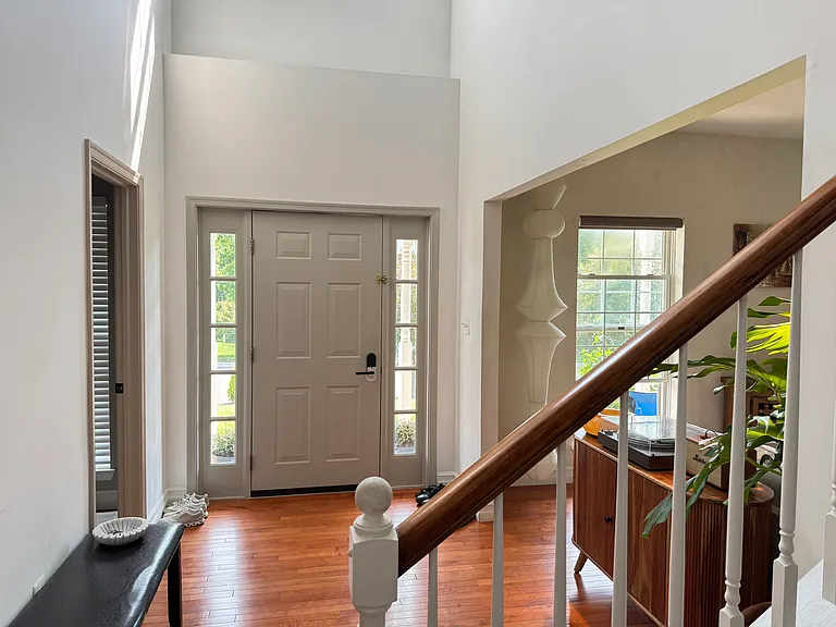 35 Lois Ln — Photo 24