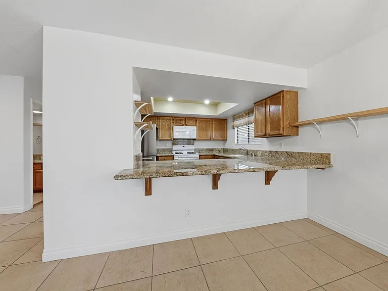 348 Faulkner Ct — Photo 13