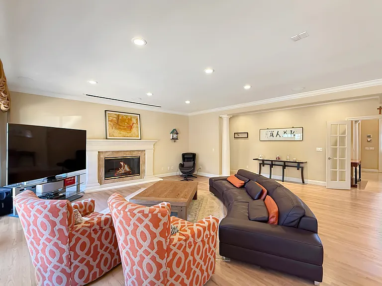 1526 Hillview Dr — Photo 10