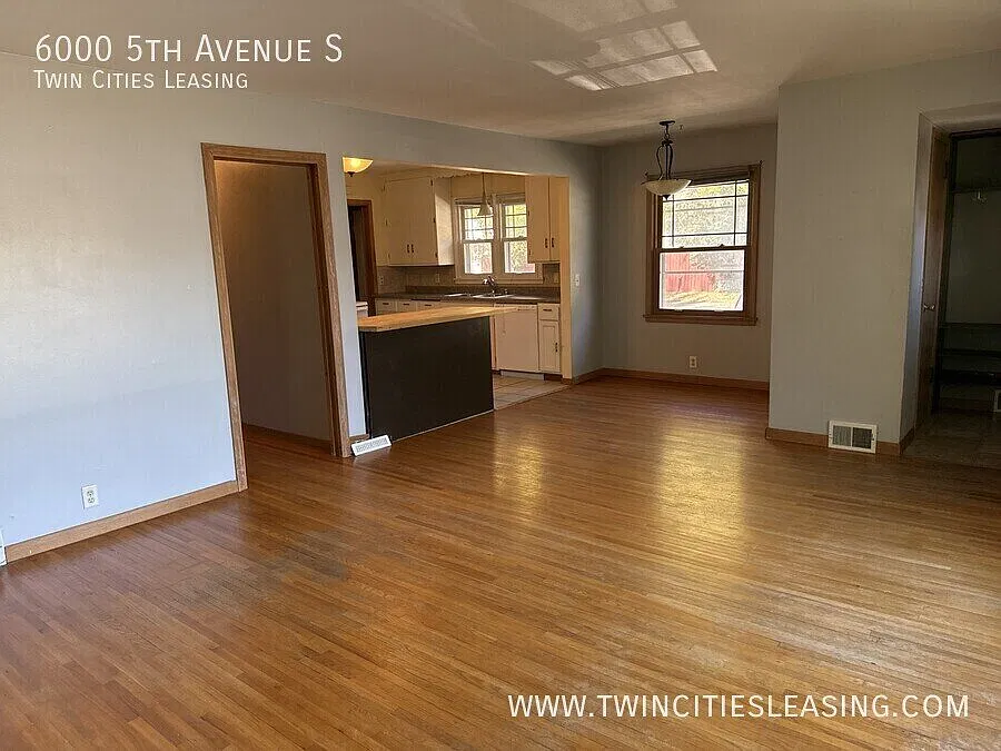 3 Bed 1 Bath Single Family Home W/ Fenced in Yard! — Photo 3
