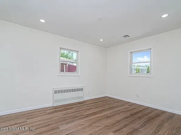 76 Mill Rd #B, Staten Island, NY 10306