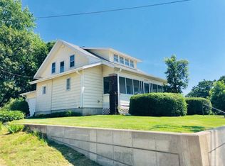 305 W 13th St, Tama, IA 52339