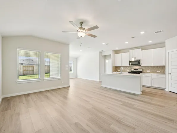 5108 Redbud Valley Dr, Pearland, TX 77584